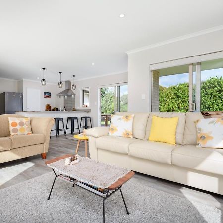 Modern Beach Break - Waihi Beach Holiday Home Экстерьер фото
