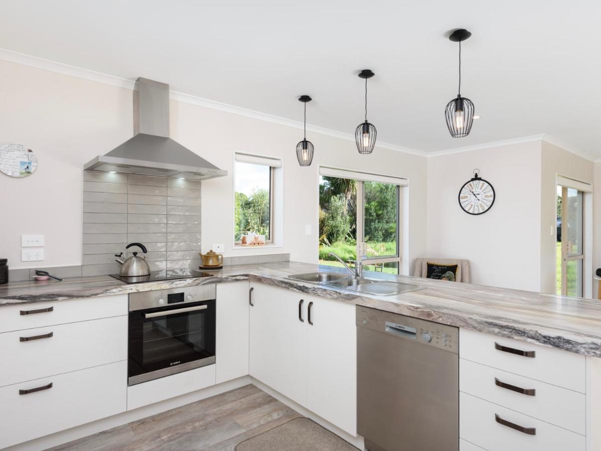 Modern Beach Break - Waihi Beach Holiday Home Экстерьер фото