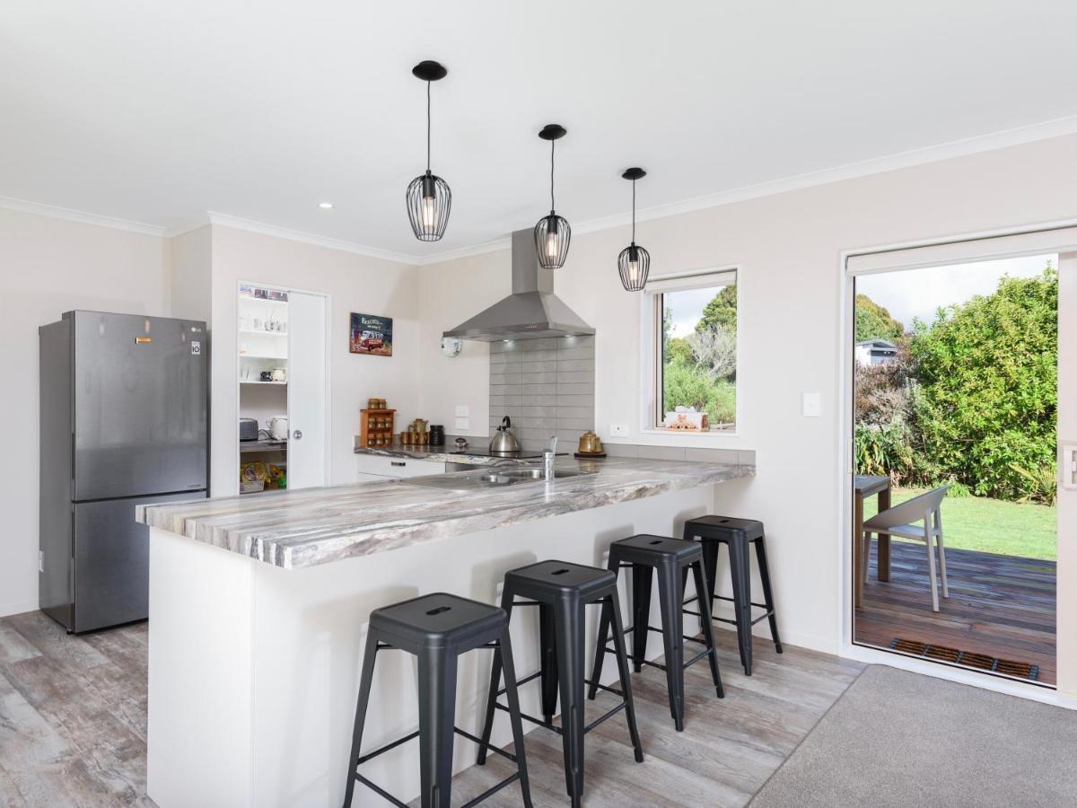 Modern Beach Break - Waihi Beach Holiday Home Экстерьер фото